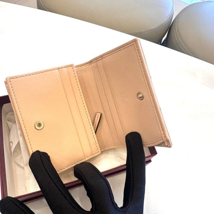 *SHIHNA名牌精品* Gucci GG Marmont系列杏粉色絎縫V型皮革卡包-3