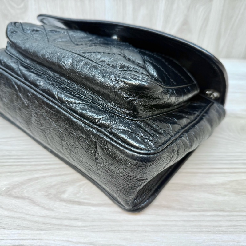 YSL黑揉製牛皮NIKI中號側背包498894-18