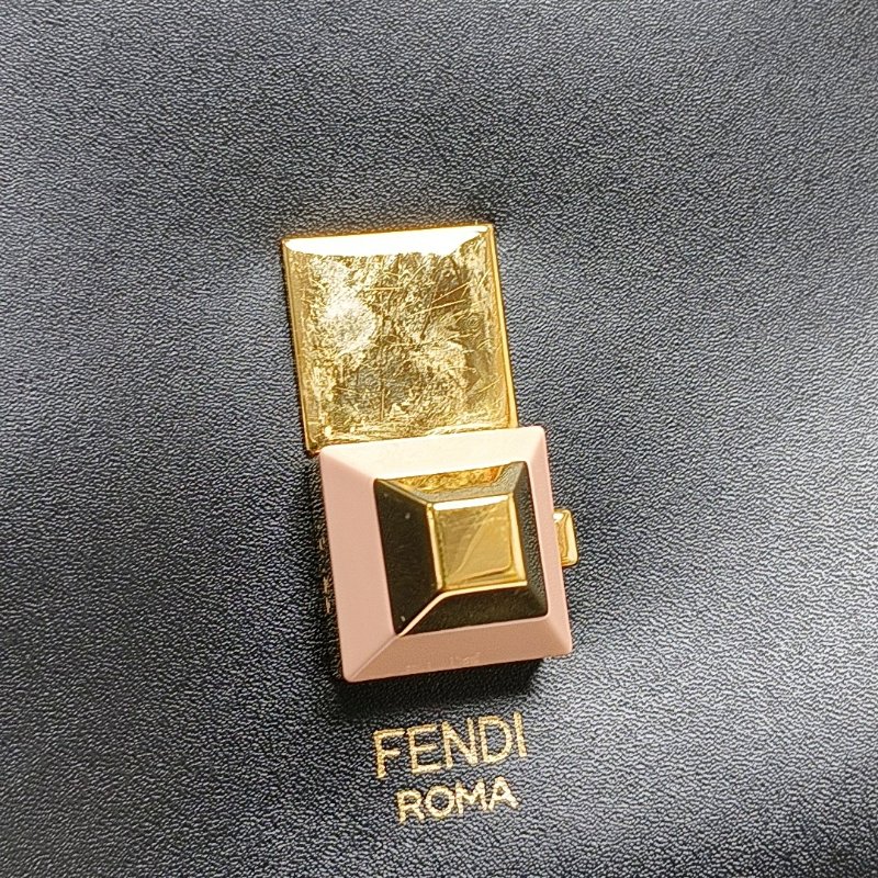 FENDI Kan I中號黑色牛皮單肩包斜挎包手提包金色五金2條可拆卸肩帶-8