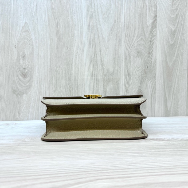 BURBERRY奶茶色粒面牛皮TB金釦雙層風琴包8020641-5