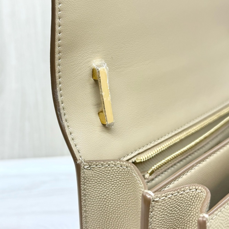 BURBERRY奶茶色粒面牛皮TB金釦雙層風琴包8020641-14