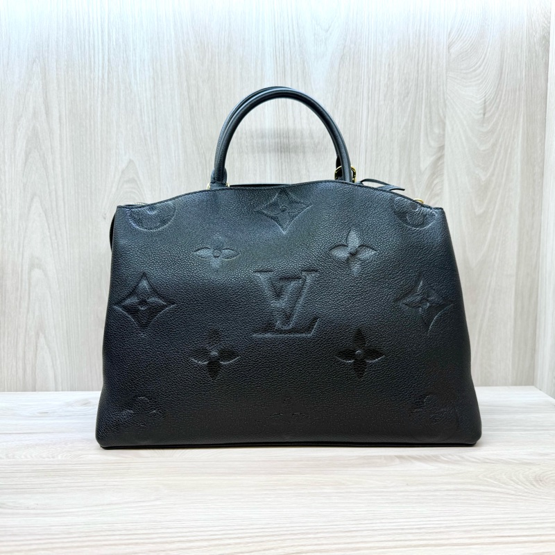 LV黑牛皮大壓紋GrandPalais肩斜背包M45811-1