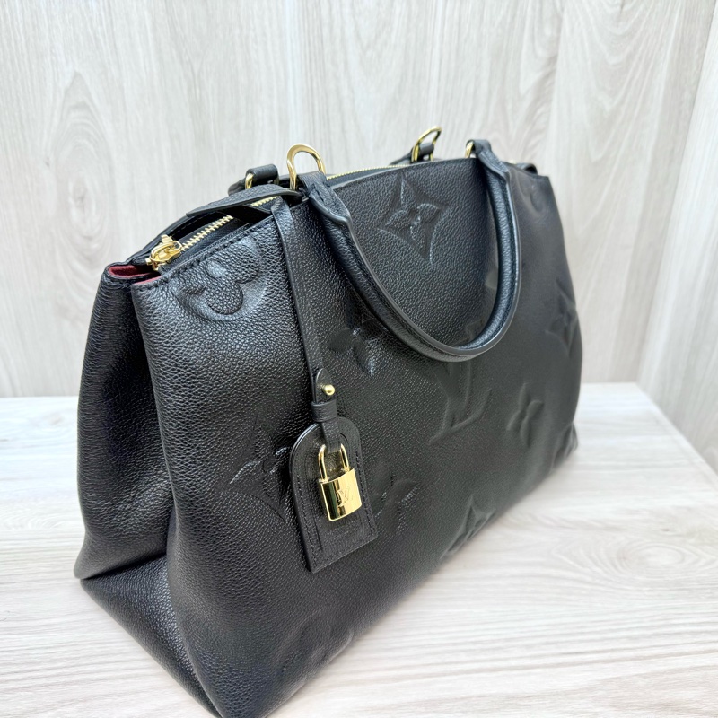 LV黑牛皮大壓紋GrandPalais肩斜背包M45811-4