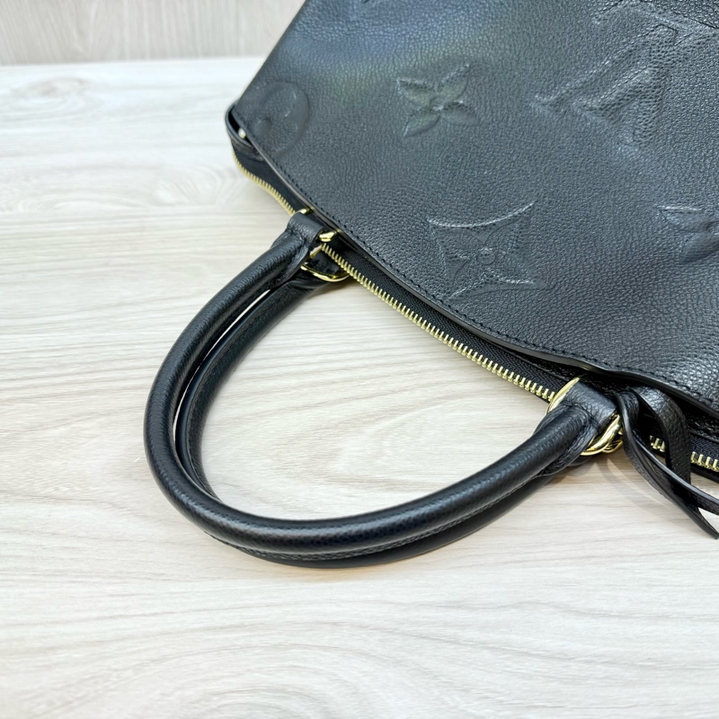 LV黑牛皮大壓紋GrandPalais肩斜背包M45811-11
