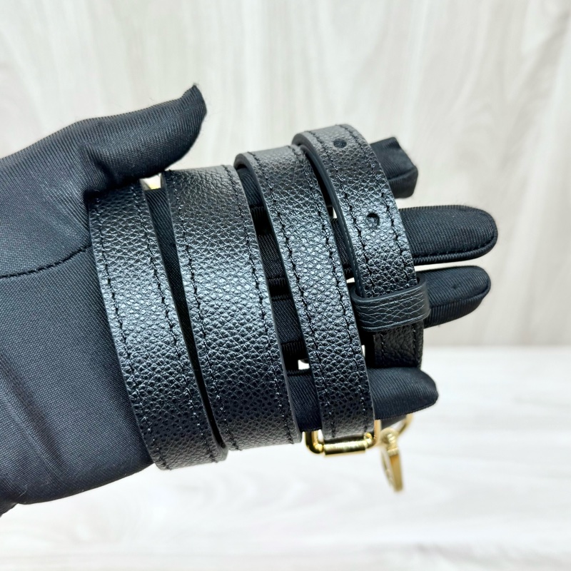 LV黑牛皮大壓紋GrandPalais肩斜背包M45811-12