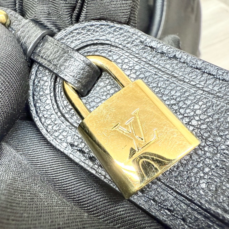 LV黑牛皮大壓紋GrandPalais肩斜背包M45811-15