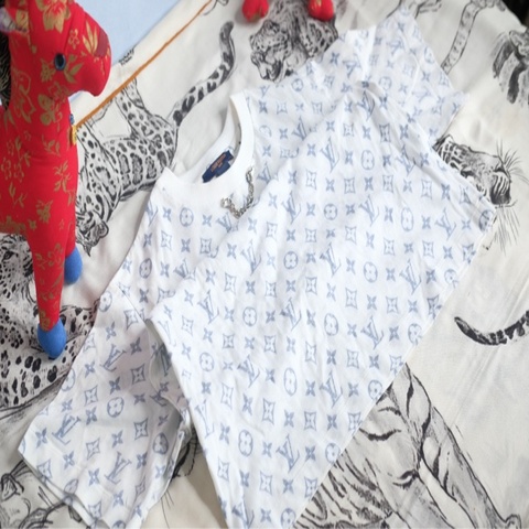 全新 Louis Vuitton 滿版logo短袖上衣