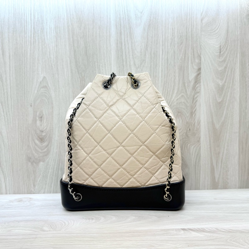 Chanel黑拚米鞣製牛皮霧銀流浪後背包-1
