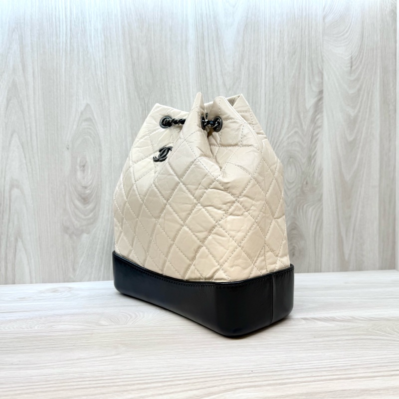 Chanel黑拚米鞣製牛皮霧銀流浪後背包-2