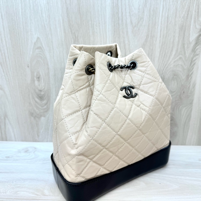 Chanel黑拚米鞣製牛皮霧銀流浪後背包-4