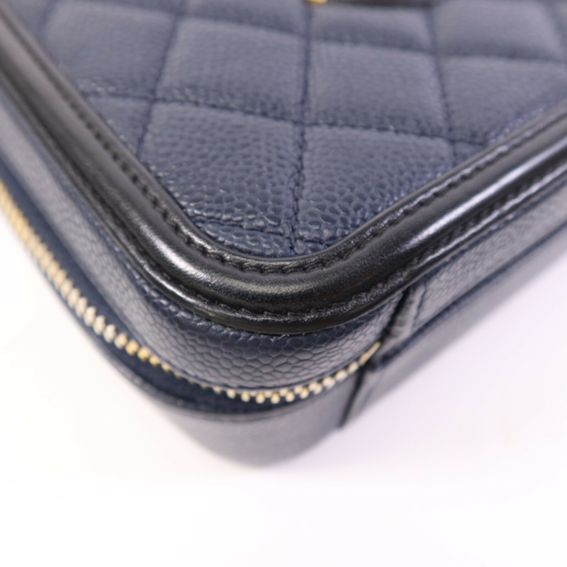 CHANEL 牛皮皮革Filigree Vanity Case金扣鏈帶手挽肩背兩用袋-11
