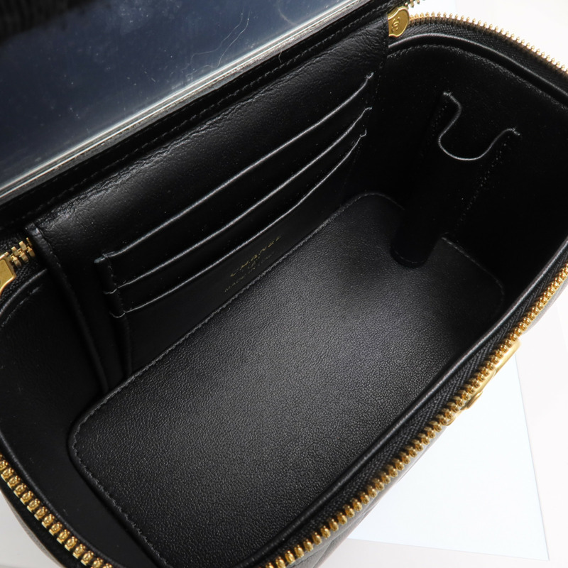 CHANEL 羊皮皮革Vanity Case金扣鏈帶肩背袋-4