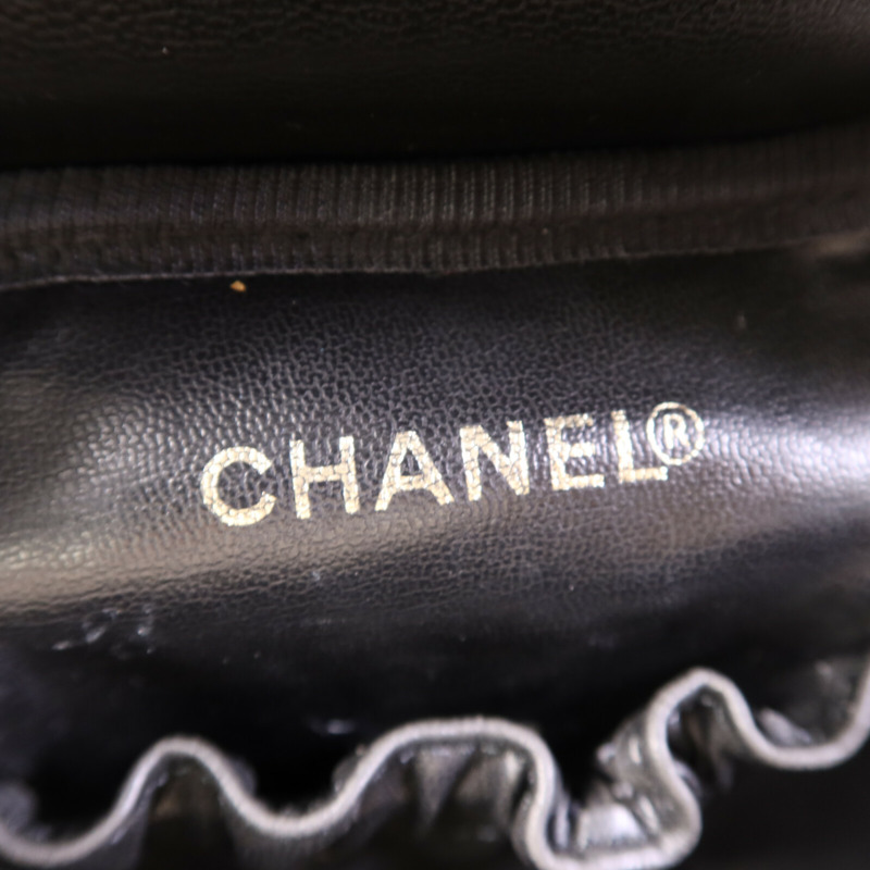 CHANEL 牛皮皮革Vanity Case金扣手挽袋-6