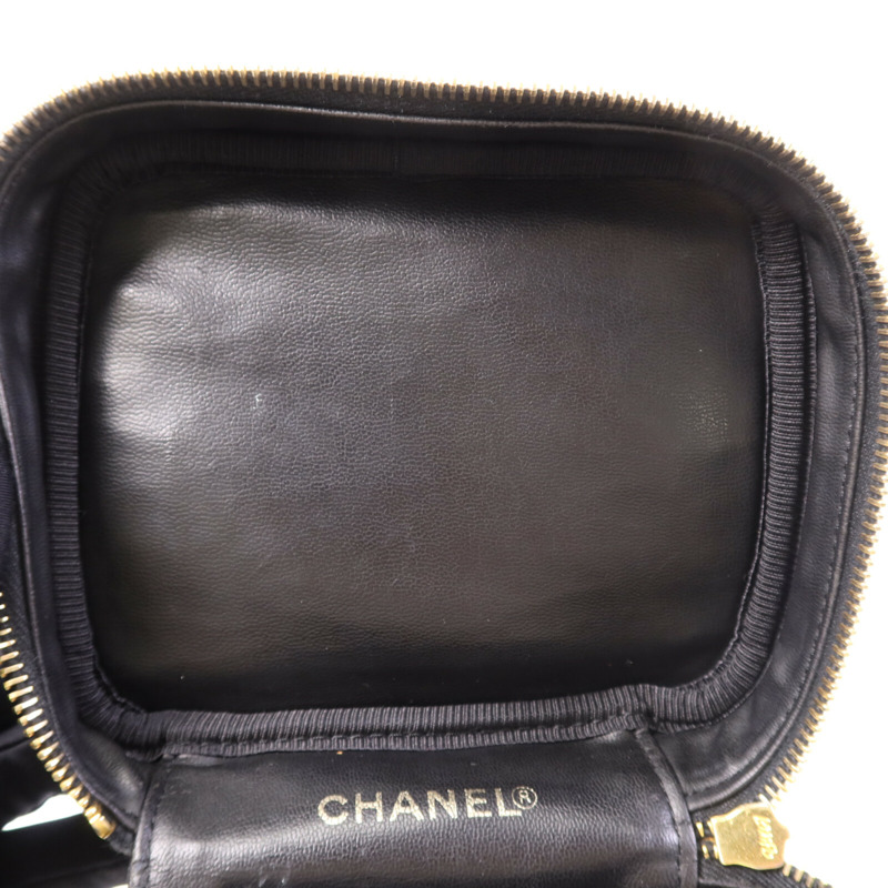 CHANEL 牛皮皮革Vanity Case金扣手挽袋-14