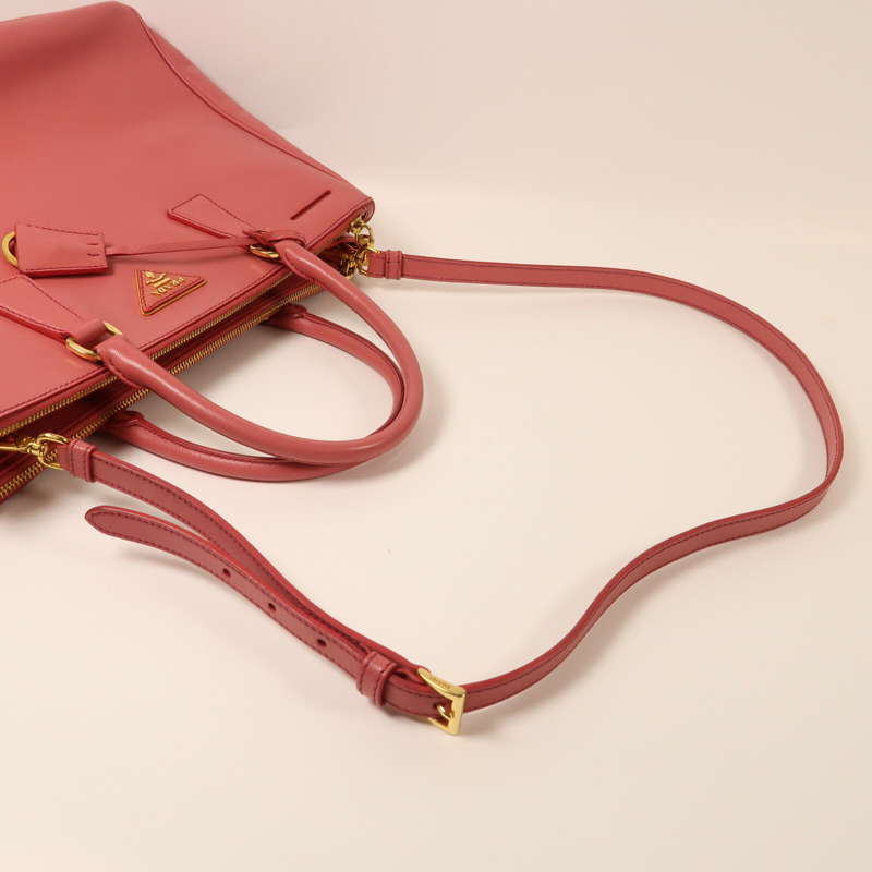 PRADA 牛皮皮革Saffiano Lux Medium Double Zipc金扣手挽袋-9