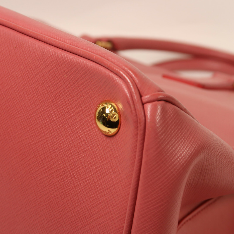 PRADA 牛皮皮革Saffiano Lux Medium Double Zipc金扣手挽袋-14