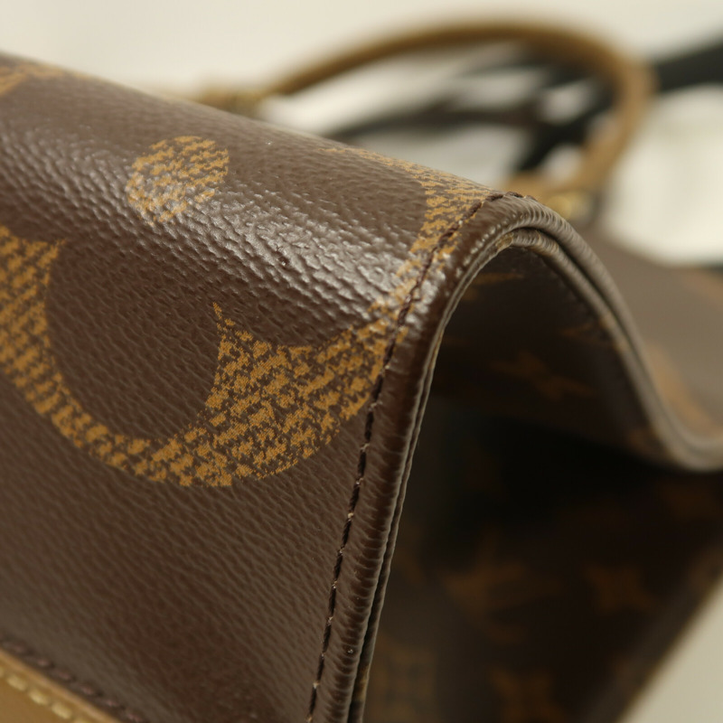 LOUIS VUITTON Monogram Giant Reverse On The Go MM金扣手挽肩背兩用袋-10