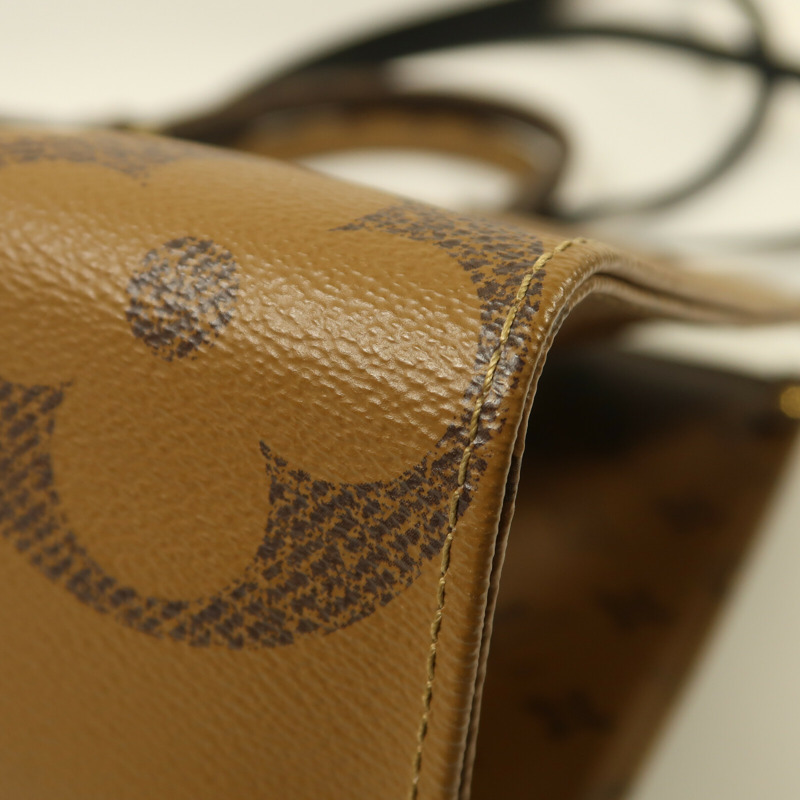 LOUIS VUITTON Monogram Giant Reverse On The Go MM金扣手挽肩背兩用袋-12