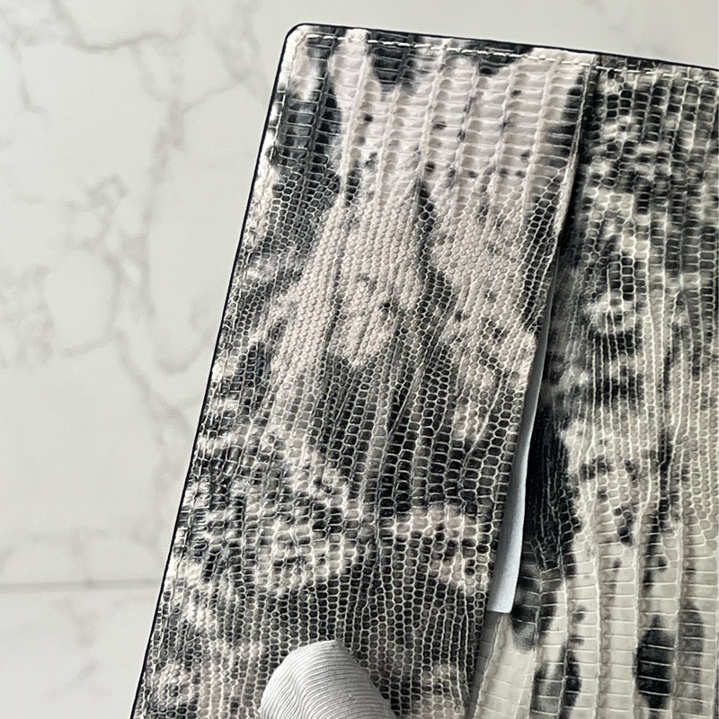 💗香緹國際精品💗 754 MCM 蟒蛇壓紋 護照套-4