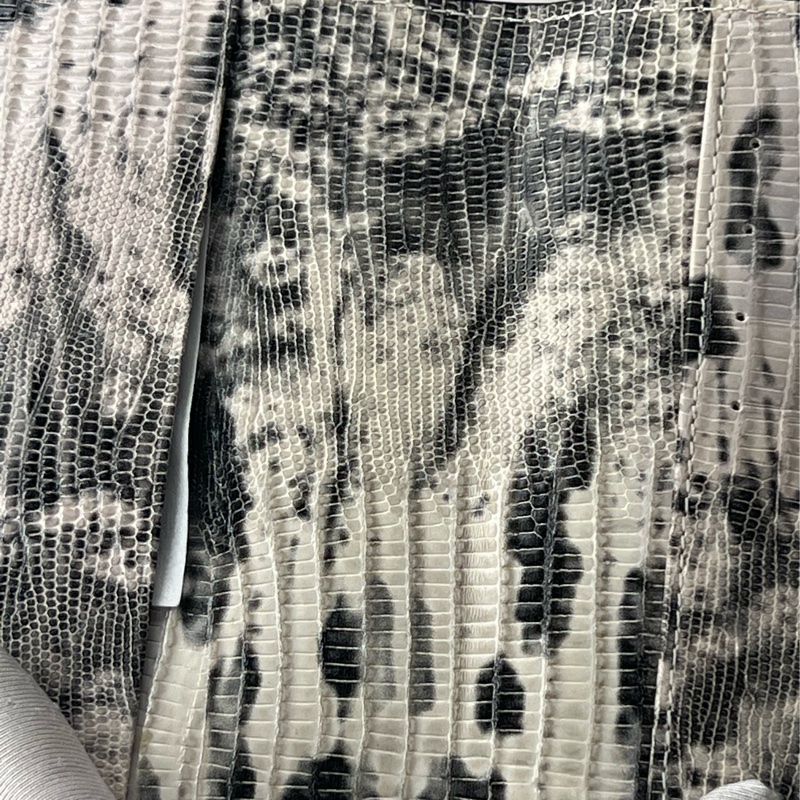 💗香緹國際精品💗 754 MCM 蟒蛇壓紋 護照套-5