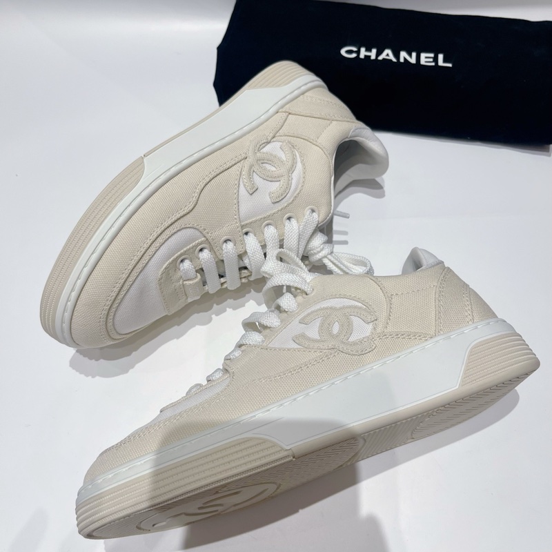 99新 Chanel香奈兒24c米白色板鞋/休閒鞋,鞋面乾淨無暇,35.5碼,有塵袋-2
