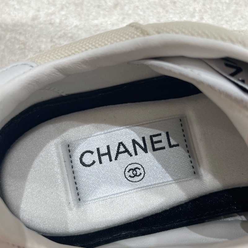 99新 Chanel香奈兒24c米白色板鞋/休閒鞋,鞋面乾淨無暇,35.5碼,有塵袋-6