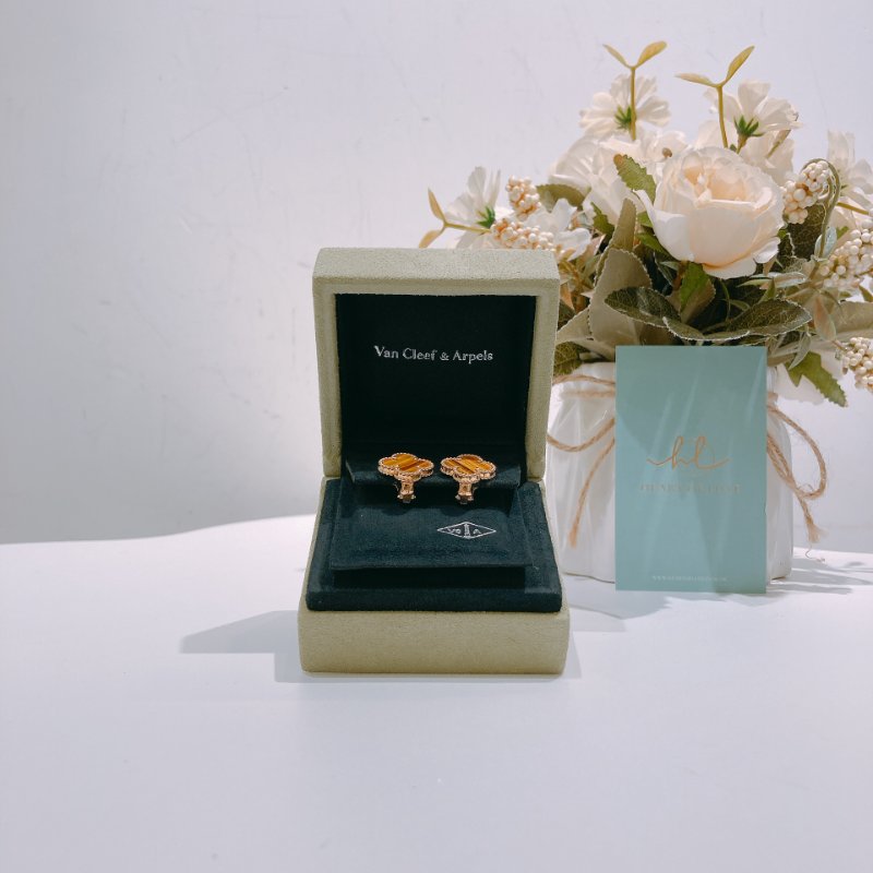 TW4664 Van Cleef & Arpels VCA四葉草 虎眼石耳環 Vintage Alhanmbra Earrings 18K Yellow x Tiger Eye-0