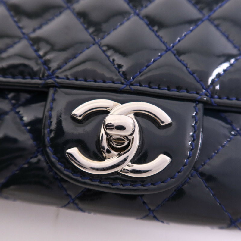 CHANEL 漆皮皮革Clutch On Chain銀扣鏈帶肩背袋-6