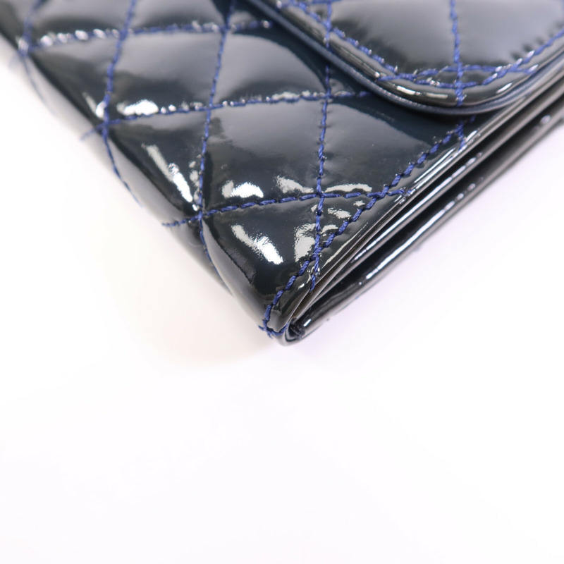 CHANEL 漆皮皮革Clutch On Chain銀扣鏈帶肩背袋-10