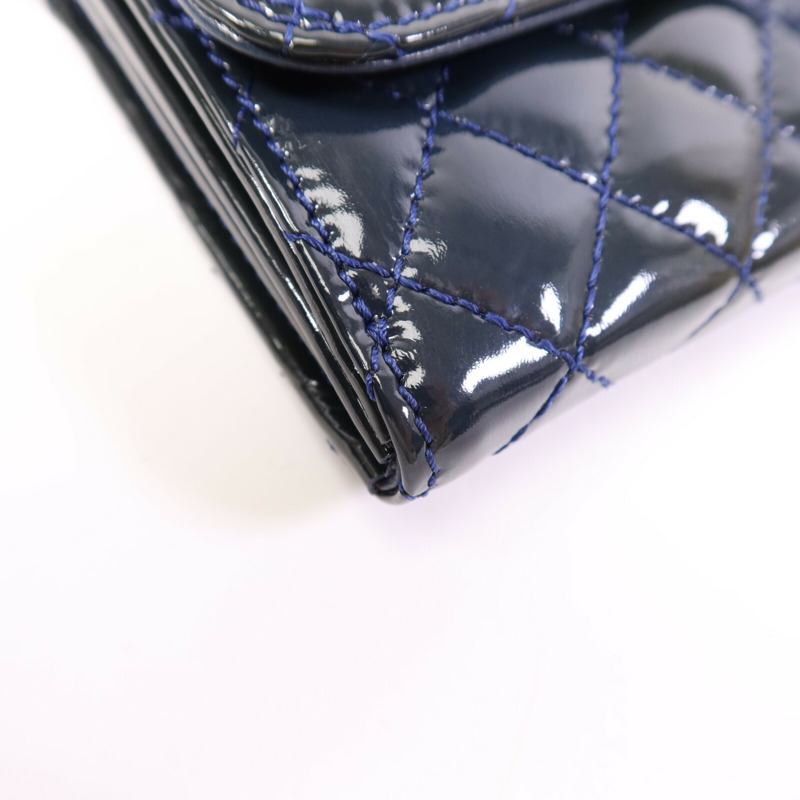 CHANEL 漆皮皮革Clutch On Chain銀扣鏈帶肩背袋-11