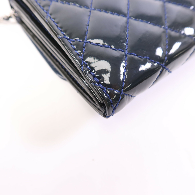 CHANEL 漆皮皮革Clutch On Chain銀扣鏈帶肩背袋-13