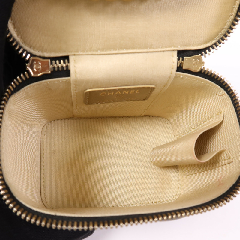 CHANEL 羊皮皮革Mini Vanity金扣鏈帶肩背袋-4