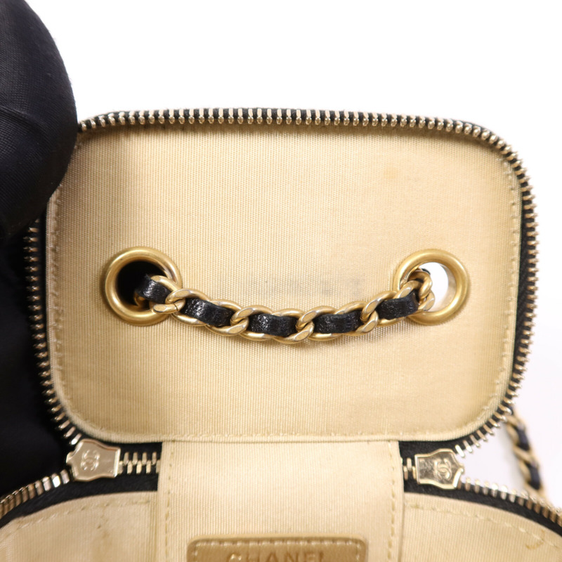 CHANEL 羊皮皮革Mini Vanity金扣鏈帶肩背袋-15