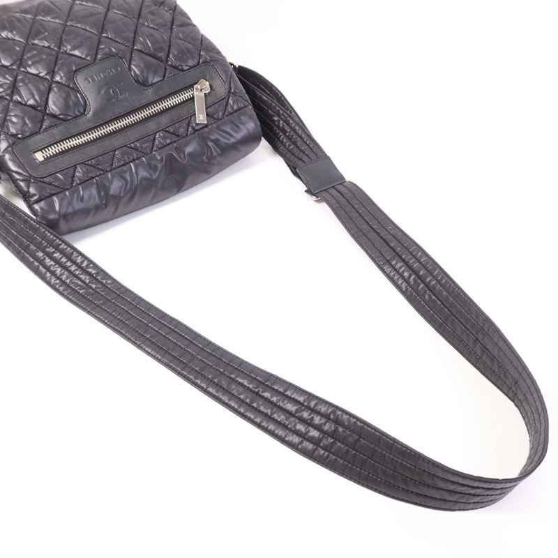 CHANEL 尼龍Coco Cocoon銀扣肩背袋-8