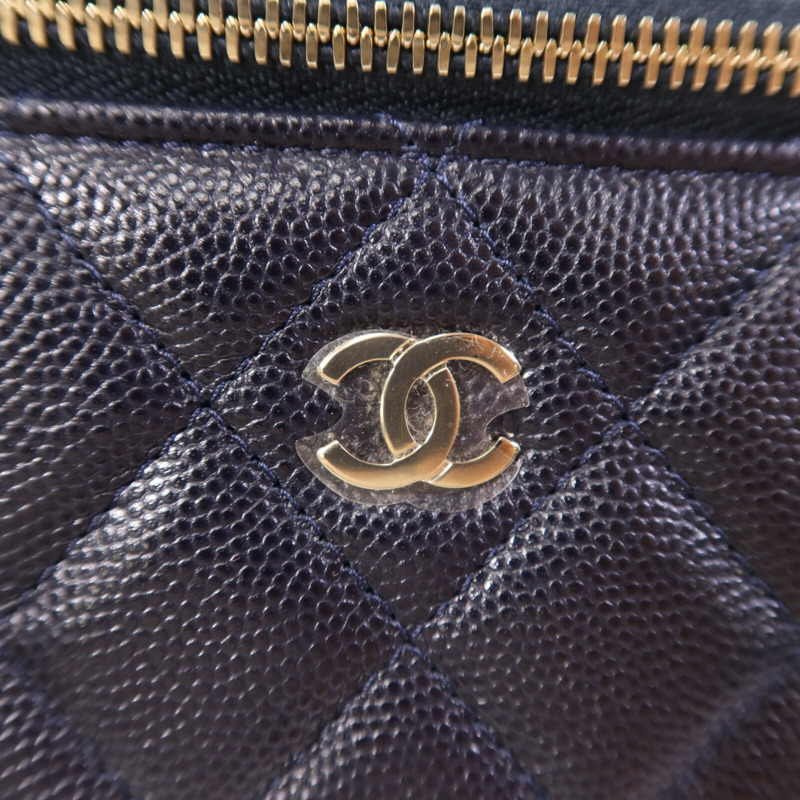 CHANEL 牛皮皮革Vanity Case金扣鏈帶肩背袋-6