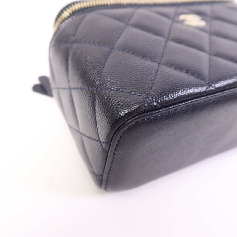 CHANEL 牛皮皮革Vanity Case金扣鏈帶肩背袋-11