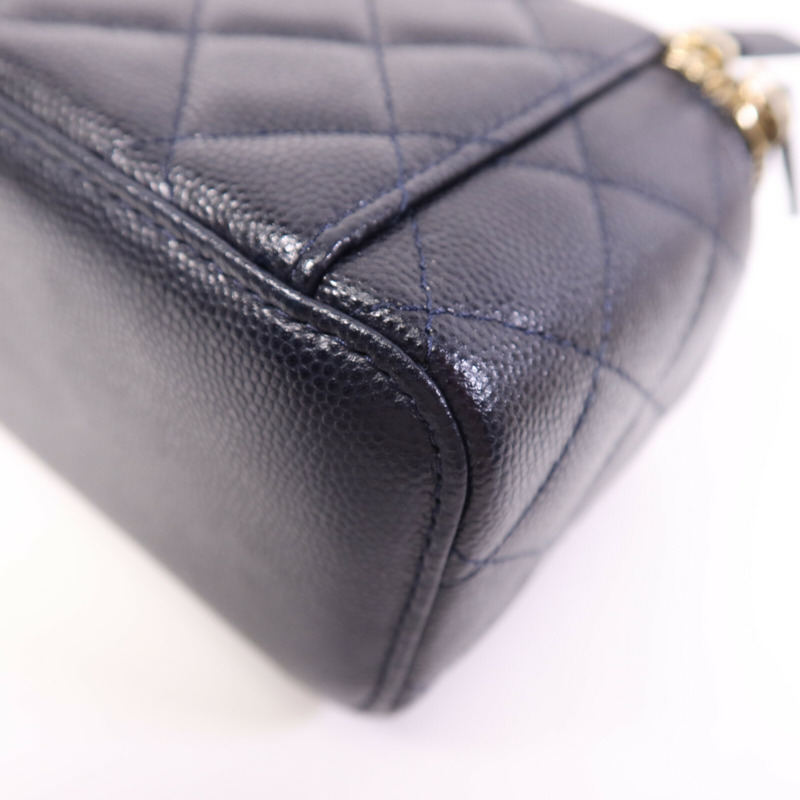 CHANEL 牛皮皮革Vanity Case金扣鏈帶肩背袋-12