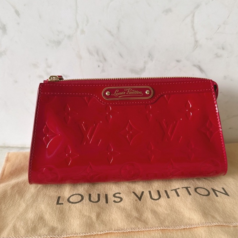 Louis Vuitton 紅色漆皮拉鍊盥洗包❤️‍🔥-0