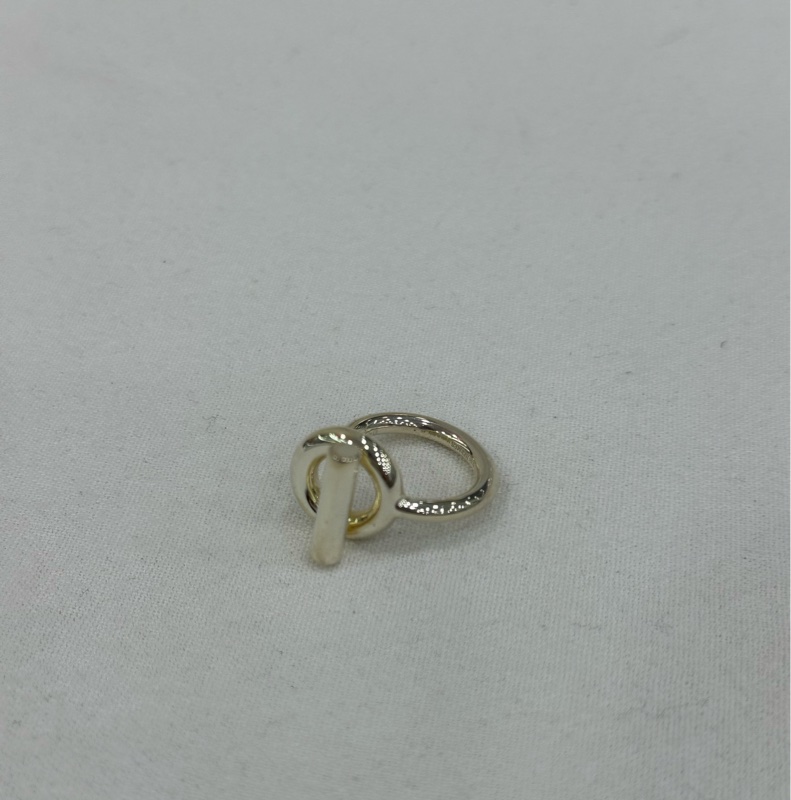 Hermes/愛馬仕 小Q扭環銀戒指 925純銀材質,經典款式,適合日常配戴。 尺寸:49-5