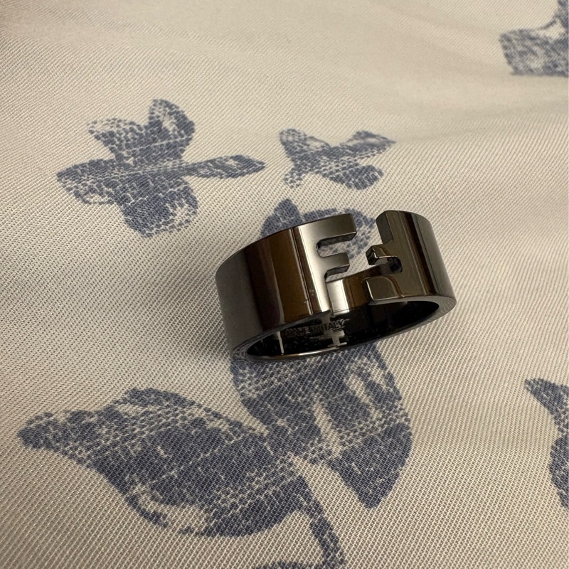 Fendi 戒指 雙F logo 鏤空 近全新 僅專櫃半價-3