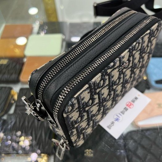 東區正精品㊣DIOR 20BBC119YSE 藍色老花丹寧布帆布銀扣方型雙層拉鍊手拿包斜背包 RZ5768-5