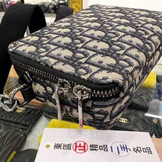 東區正精品㊣DIOR 20BBC119YSE 藍色老花丹寧布帆布銀扣方型雙層拉鍊手拿包斜背包 RZ5768-6