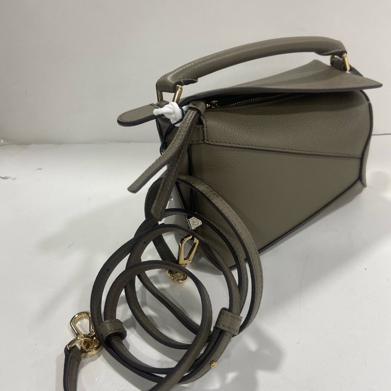 LOEWE 包包 迷你 補貨到 size：17X12CM-1