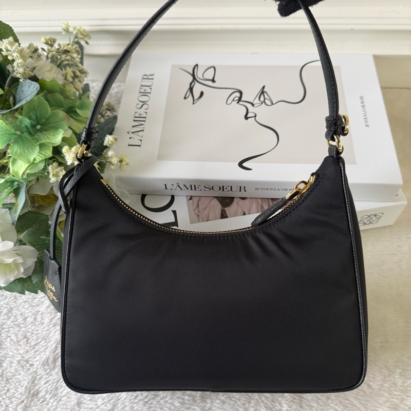 Re-Edition 2005 金字三角牌再生尼龍迷你手提包(黑色)-2