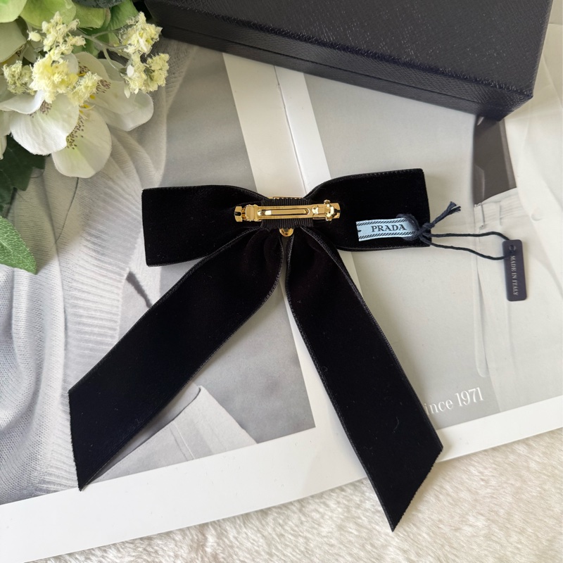 金色三角牌標誌絲絨蝴蝶結髮夾(黑色)-2