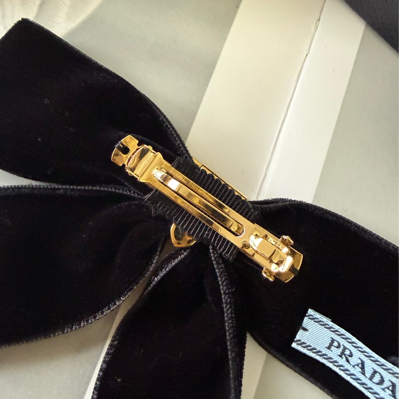 金色三角牌標誌絲絨蝴蝶結髮夾(黑色)-3