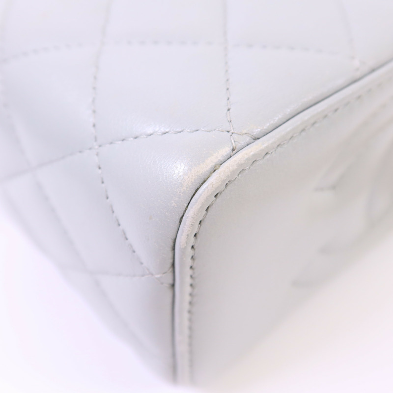 CHANEL 羊皮皮革Vanity Case金扣鏈帶肩背袋-11