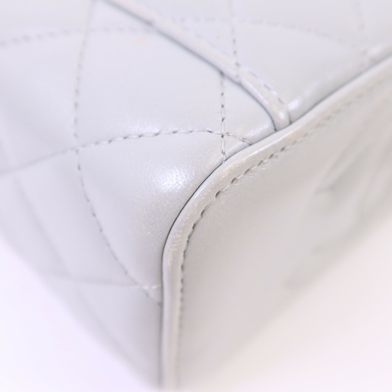 CHANEL 羊皮皮革Vanity Case金扣鏈帶肩背袋-13