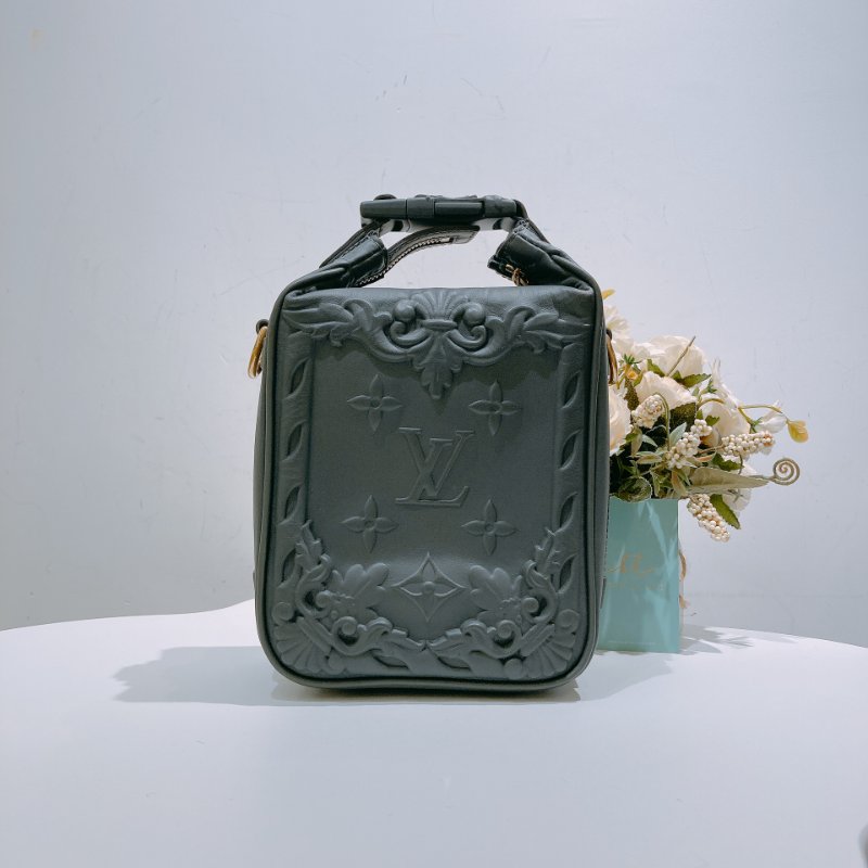 TW4663 Louis Vuitton 路易威登 浮雕男士郵差包 Cruiser Messenger Bag Calfskin-1