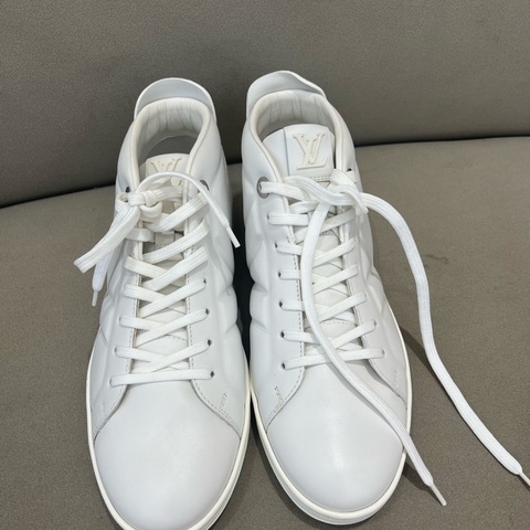 98新LV路易威登白色牛皮高幫板鞋，經典款式，尺碼5.5碼39.5碼